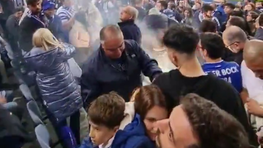 Durante a 'tochada' na primeira parte do clássico no Dragão