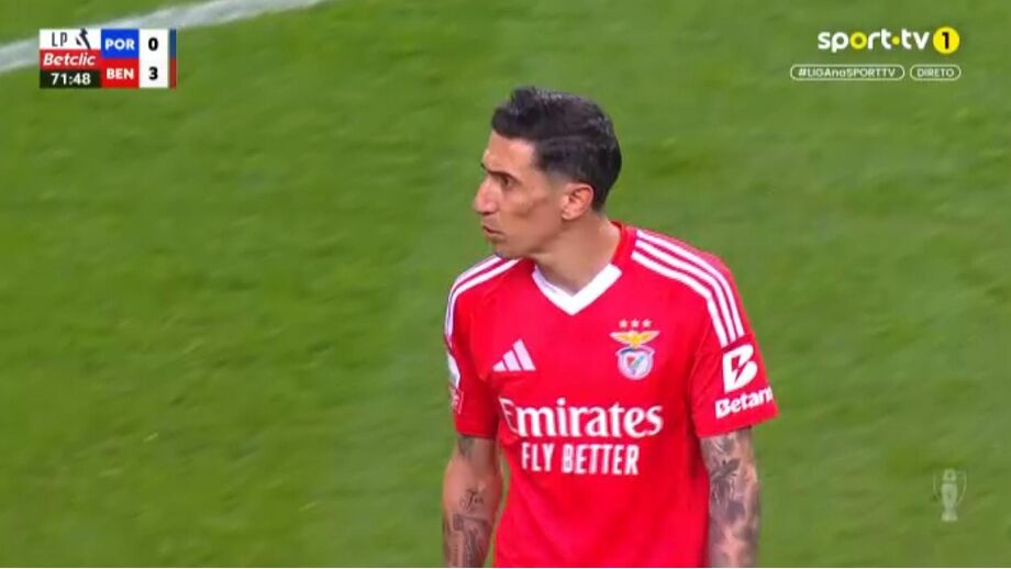 O momento da substituição de Di María no Dragão