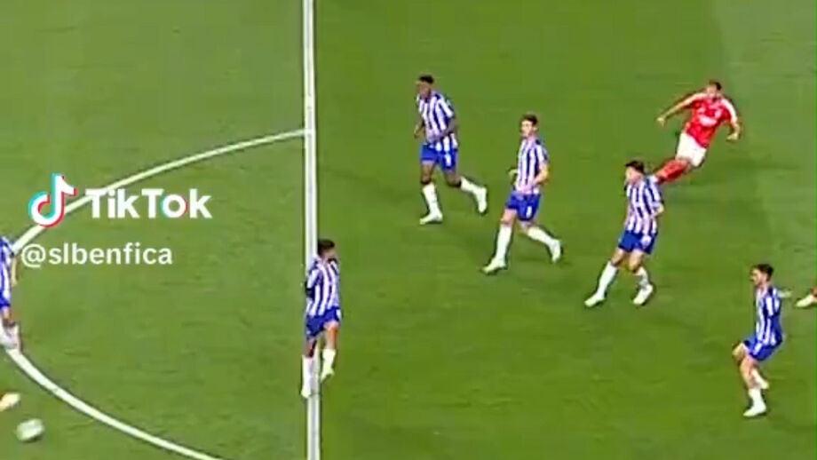 Imagens acabaram por ser apagadas da conta dos encarnados que acabaram por publicar... mais