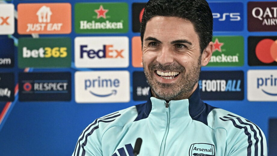 Mikel Arteta na sala de imprensa