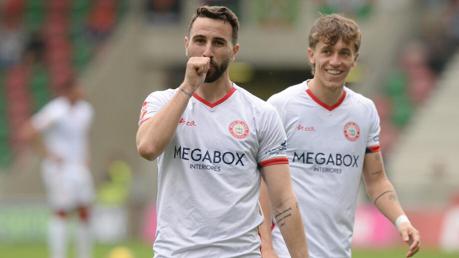 Muñoz celebra golo