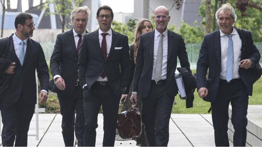 O advogado João Medeiros, à direita na foto, abordou a questão dos contratos em causa no processo