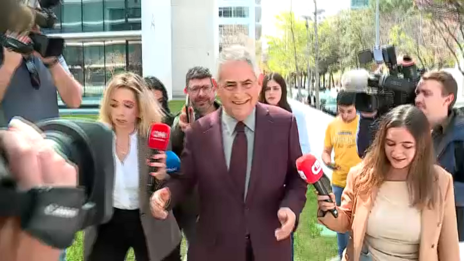 Ex-presidente do Benfica falou aos jornalistas na pausa para almoço na 1.ª sessão de julgamento do processo 'Saco Azul'