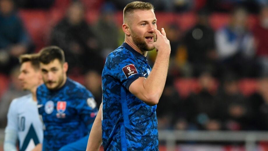 Defesa do emblema turco em destaque