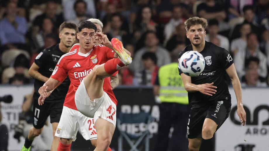 Tiago Gouveia em ação no Tirsense-Benfica