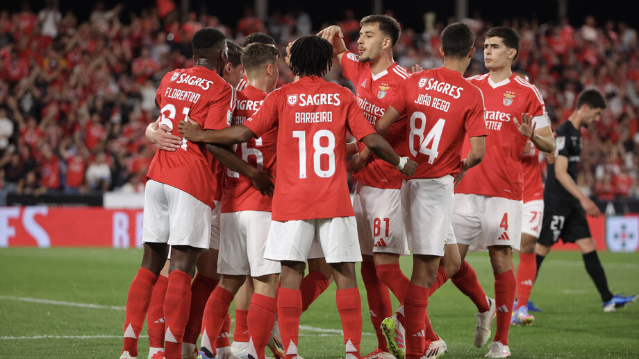 Jogadores do Benfica a festejarem triunfo frente ao Tirsense para a Taça de Portugal