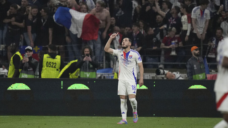 Rayan Cherki a festejar