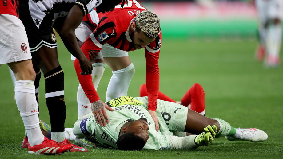 Momento de aflição com Mike Maignan no jogo entre o Milan e a Udinese