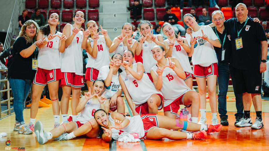 AB Santarém festeja apuramento histórico para a final feminina de Sub-16 na 17.ª Festa do Basquetebol 2025