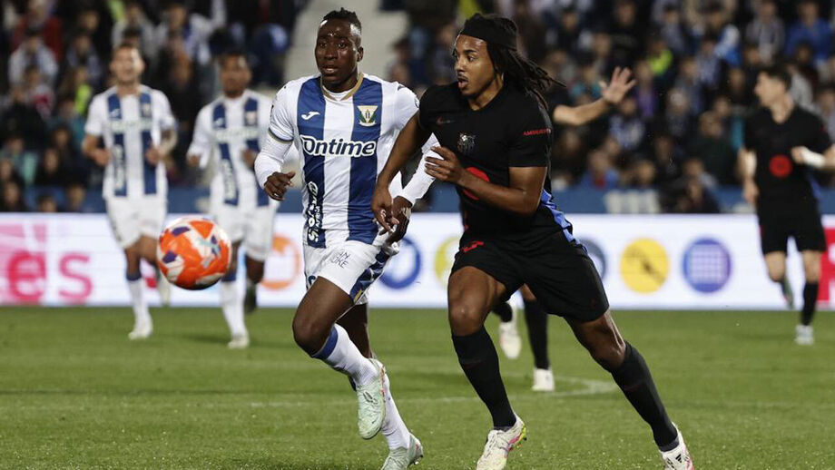 Yan Diomande e Jules Kounde