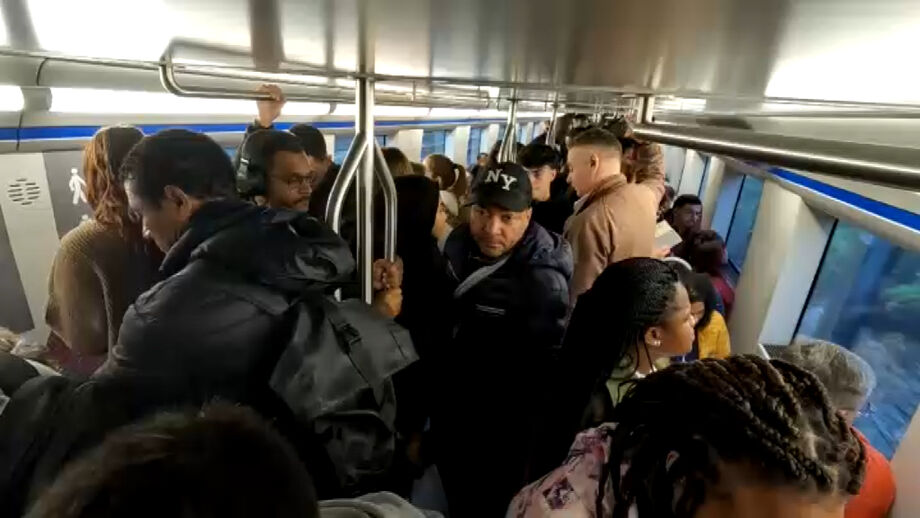 A situação da Fertagus piorou: comboios lotados e atrasados deixam as pessoas sem solução