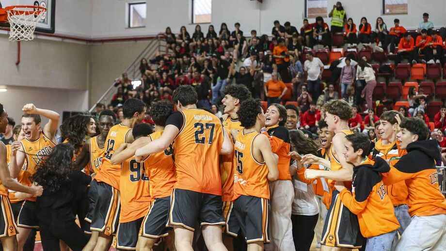 Sub-16 masculinos de Lisboa celebram o título