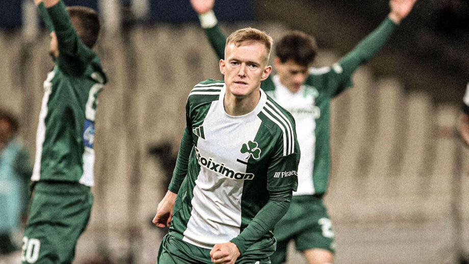 Jogador do Panathinaikos a festejar