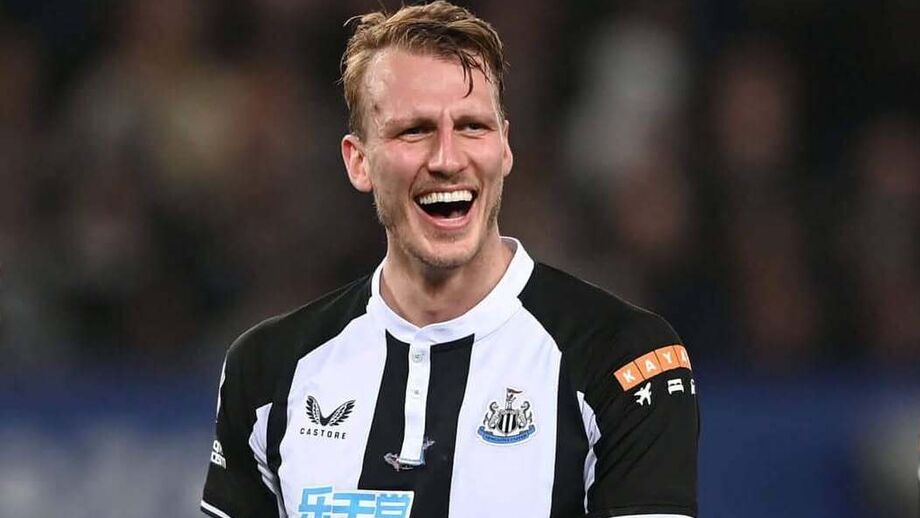 Dan Burn com a camisola do Newcastle