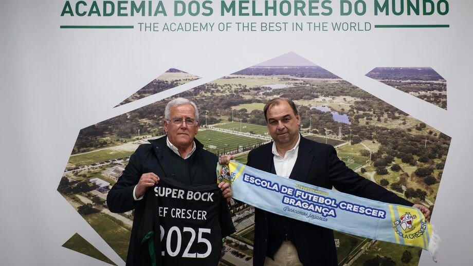 Paulo Gomes (Diretor geral da Academia) posa com Francisco Rodrigues (Presidente do 'Crescer')