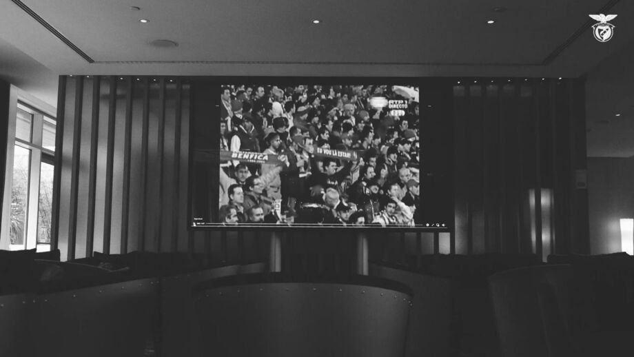 Antigo jogador dos encarnados foi supreendido (e conduzido) por Mantorras, Nuno Gomes e... muitos outros