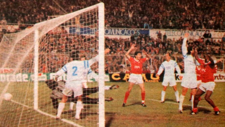 Encarnados festejam e franceses protestam