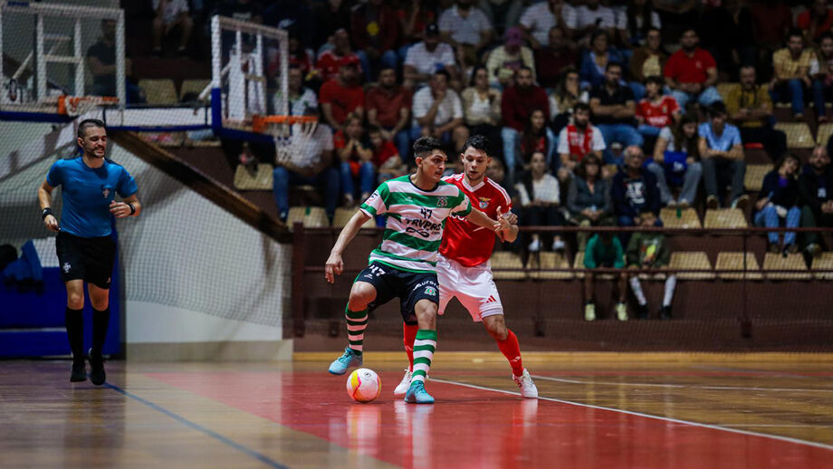 Neto Patu marcado por Afonso Jesus, do Benfica