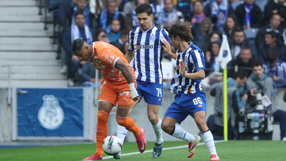 Francisco Moura em ação durante o FC Porto-Famalicão