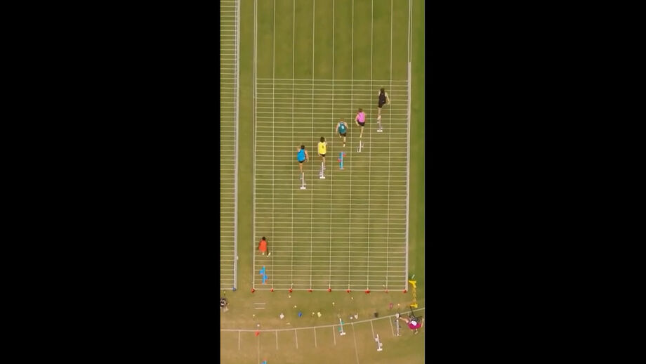 Prodígio da velocidade australiana partiu com 20 metros de atraso... e mesmo assim arrasou