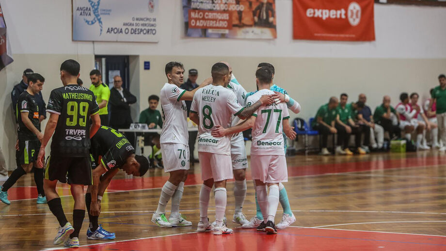 Leões venceram tranquilamente