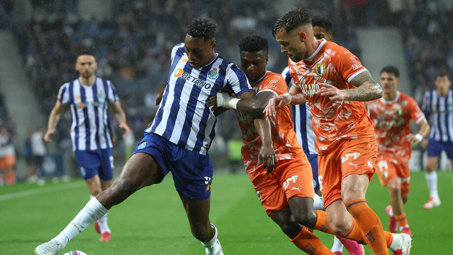 Pedro Bondo diante do FC Porto