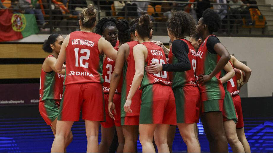 Seleção feminina de basquetebol
