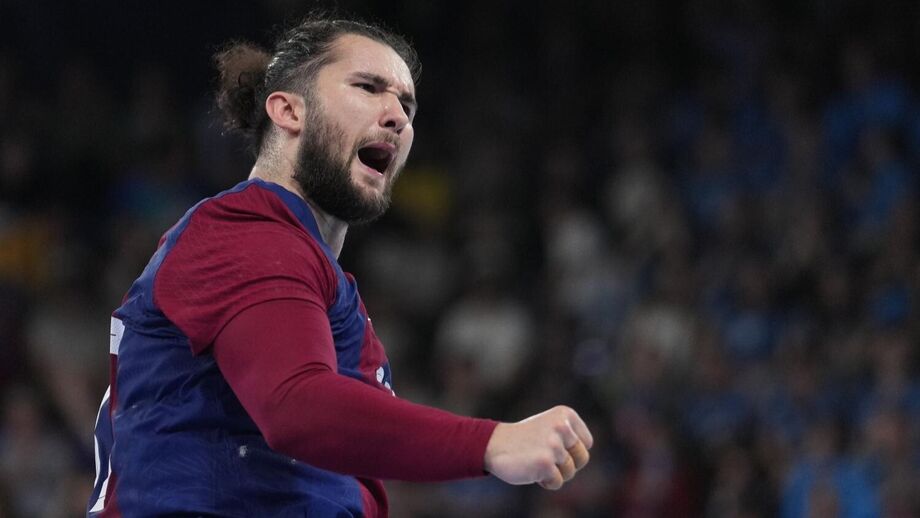 Luís Frade continua no Barcelona