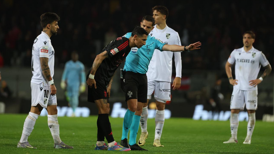 Di María sentiu desconforto muscular durante a partida frente ao Vitória, em Guimarães