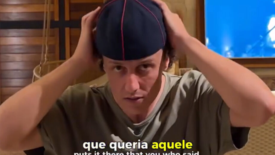 Defesa brasileiro, agora com 38 anos, deixou de lado o habitual penteado