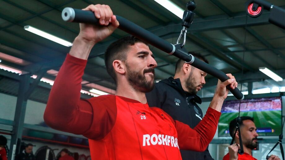 Paulinho puxa pelo físico no Toluca