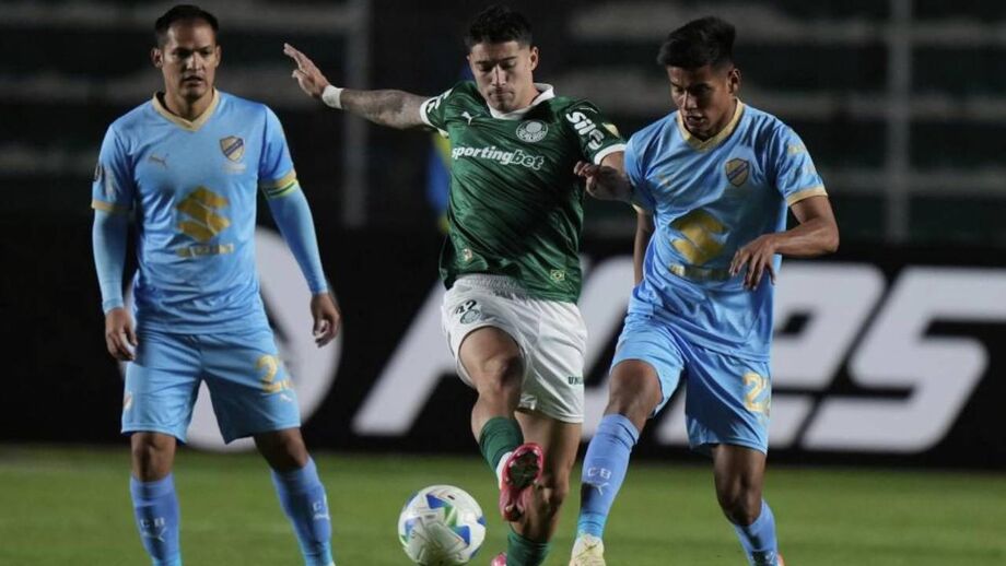 O Palmeiras em ação frente ao Bolívar, em La Paz, na Bolívia