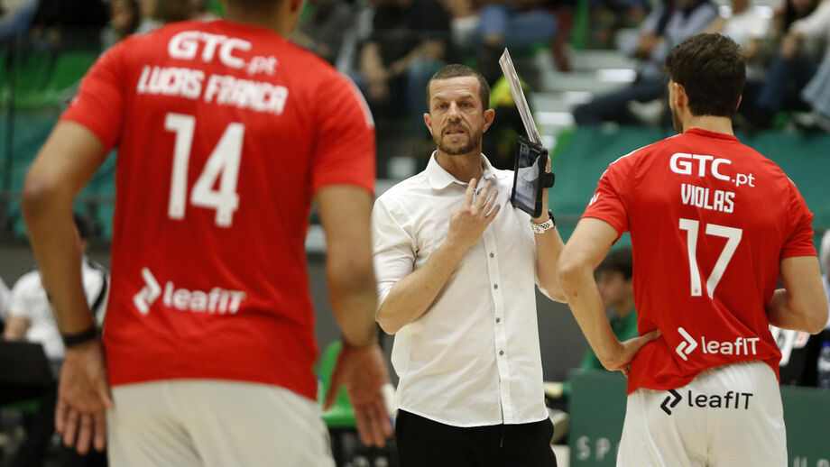 Benfica vence Sp. Espinho por 3-0