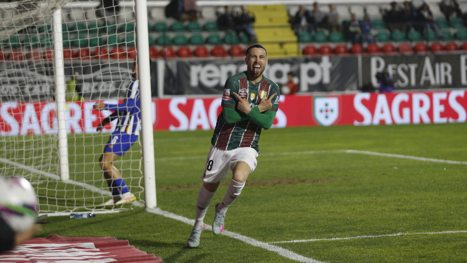 Kikas (E. Amadora) festeja o golo frente ao FC Porto na Reboleira