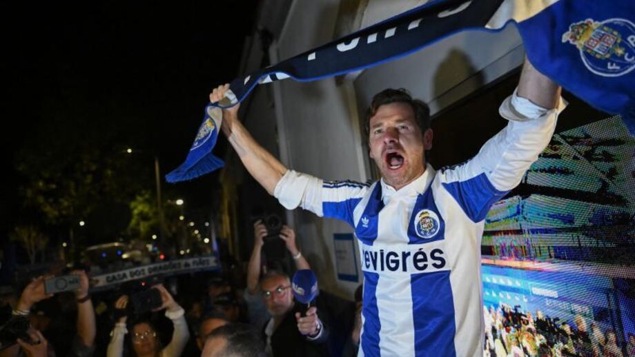 Villas-Boas a celebrar a vitória nas eleições na sua sede de campanha, a 27 de abril de 2024