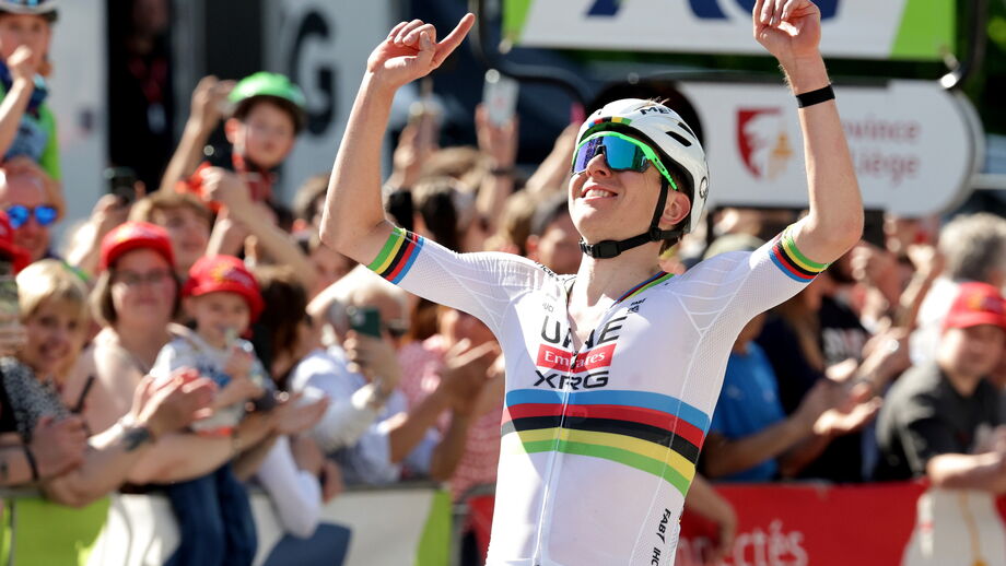 Pogacar festeja conquista da Liège-Bastogne-Liège