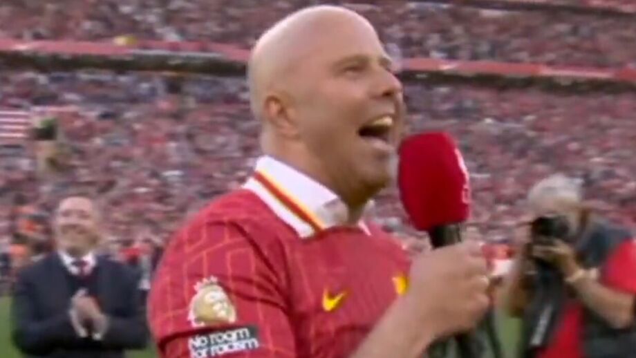 Arne Slot a cantar por Klopp