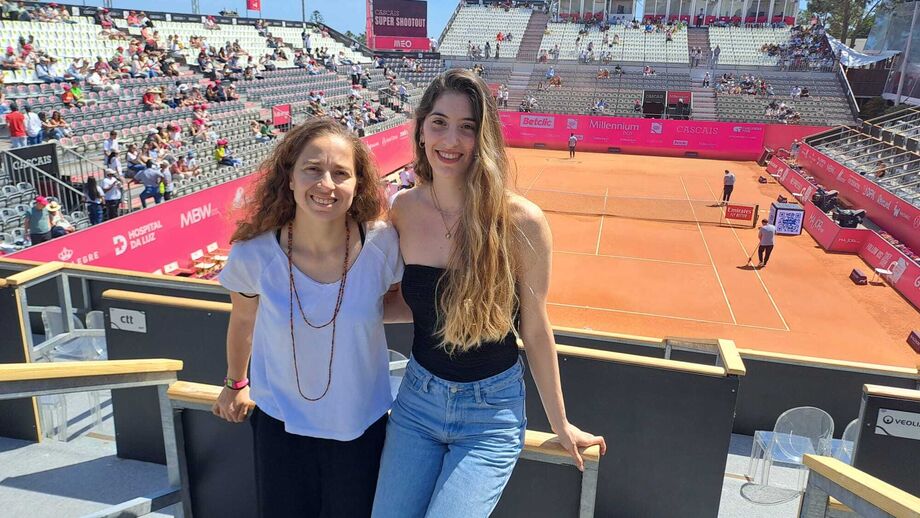 VISITA.  Ocamarote da Medialivre no Estoril Open tem recebido caras bem conhecidas do desporto nacional, como as voleibolistas do Sporting, Daniela Loureiro e Amanda Cavalcanti, que foram desfrutar do torneio de ténis