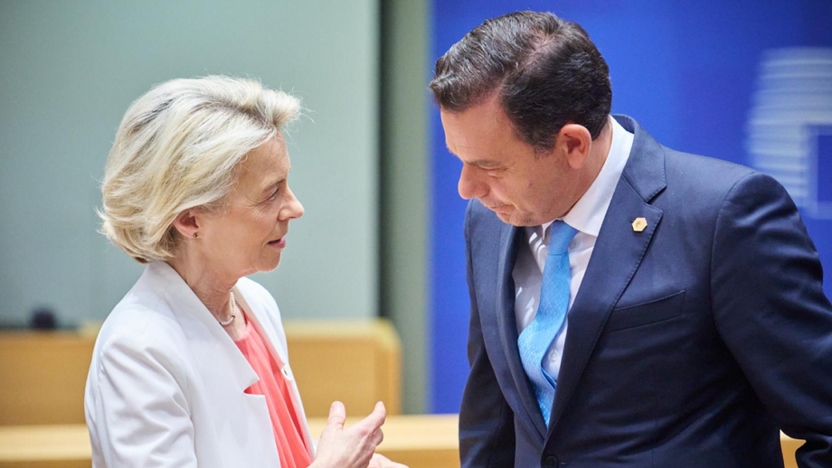 Ursula von der Leyen e Luís Montenegro à conversa