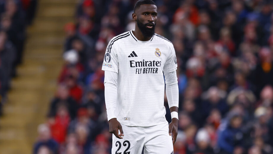 Rüdiger operado a rotura parcial do menisco externo da perna esquerda