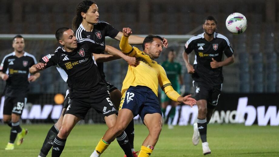 João Carvalho em ação contra o Casa Pia 