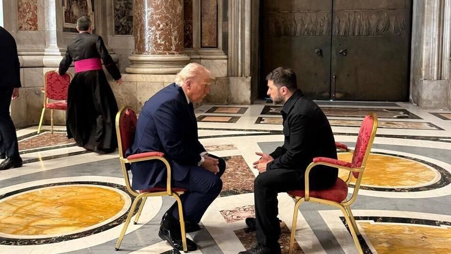 Donald Trump e Volodymyr Zelensky estiveram reunidos antes do funeral do Papa Francisco