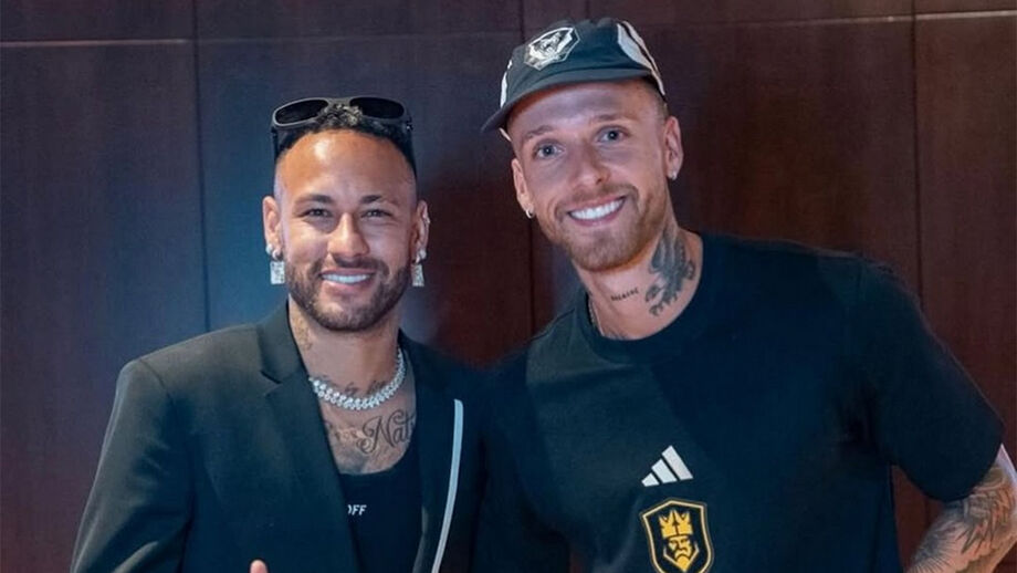 Ao lado de Neymar