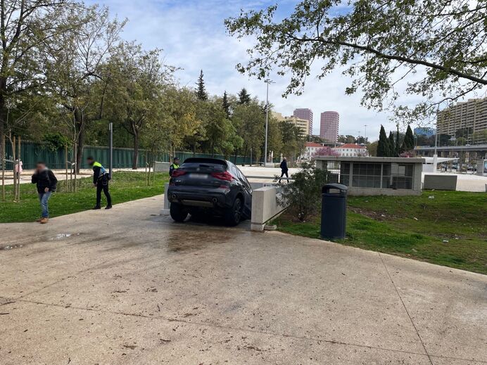 Homem engana-se e entra no Metro em vez de entrar no estacionamento em Sete Rios