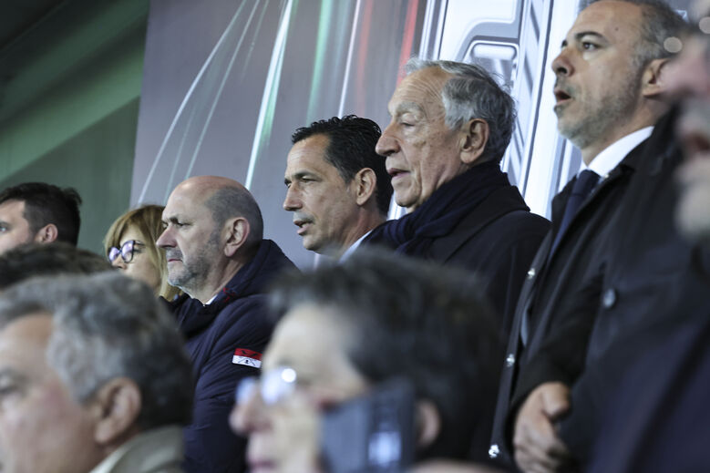Pedro Proença e Marcelo Rebelo de Sousa na tribuna presidencial do Estádio Capital do Móvel