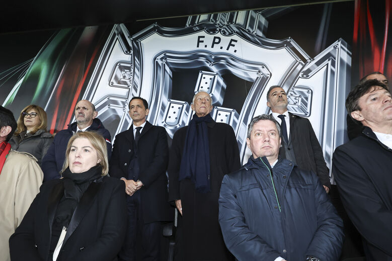 Pedro Proença e Marcelo Rebelo de Sousa na tribuna presidencial do Estádio Capital do Móvel