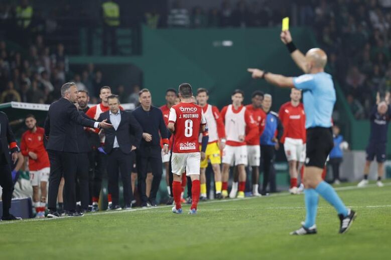 João Moutinho no jogo com o Sporting