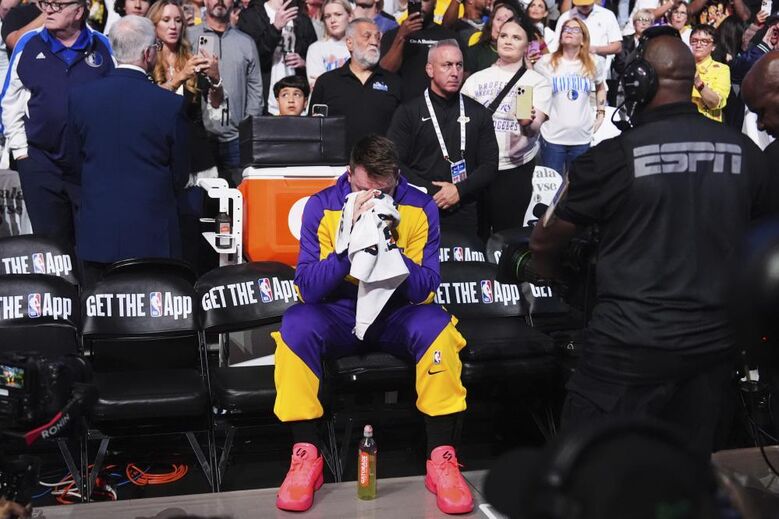 A emoção de Luka Doncic durante a homenagem
