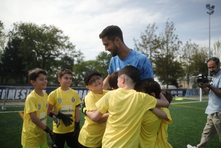 Diogo Costa convive com os mais novos