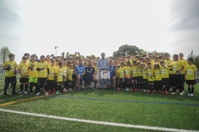 Rui Teixeira, ex-guarda-redes do FC Porto, alvo de homenagem